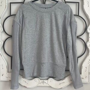 YOGALICIOUS KEYHOLE OPEN BACK MESH PANEL SWEATSHIRT GRAY SIZE LARGE